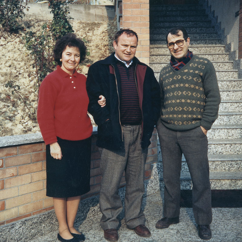 Mariuccia and Luciano. Between them Peter Dipoli